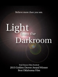 Постер фильма: Свет из тёмной комнаты